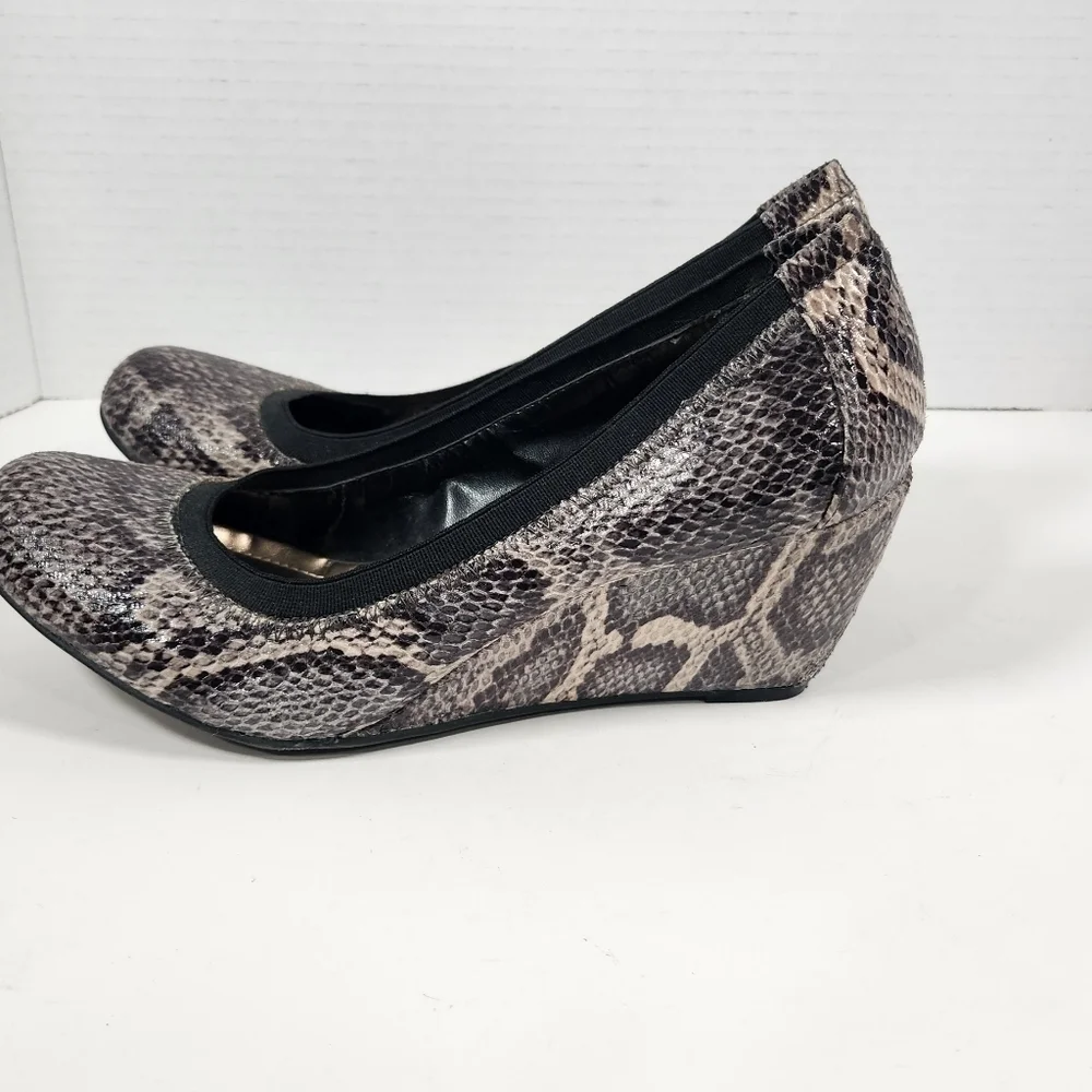 BCBG Paris Women's Wedges, 6.5, Black, Cream, Grey